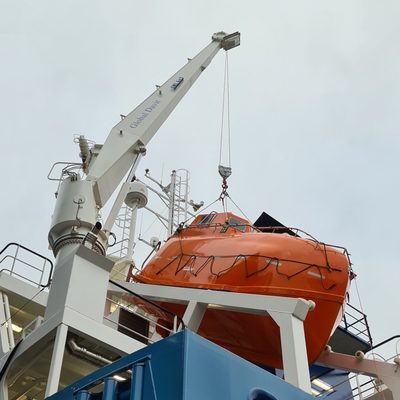 d-i davit international-hische GmbH Type D-FH.67.01 Free-fall lifeboat launching davit; maximum safe working load for launch 6.325 ton (13944 lb); maximum safe recovery weight 4.098 ton (9034 lb).