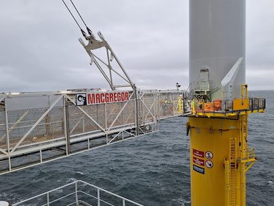 MacGregor MacGregor Horizon Gangway - Reliable Offshore  Transfers