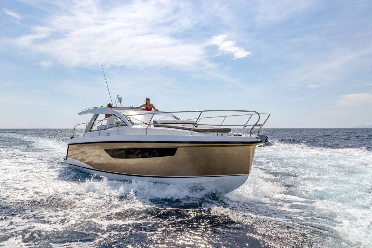 HanseYachts Sealine S330v
