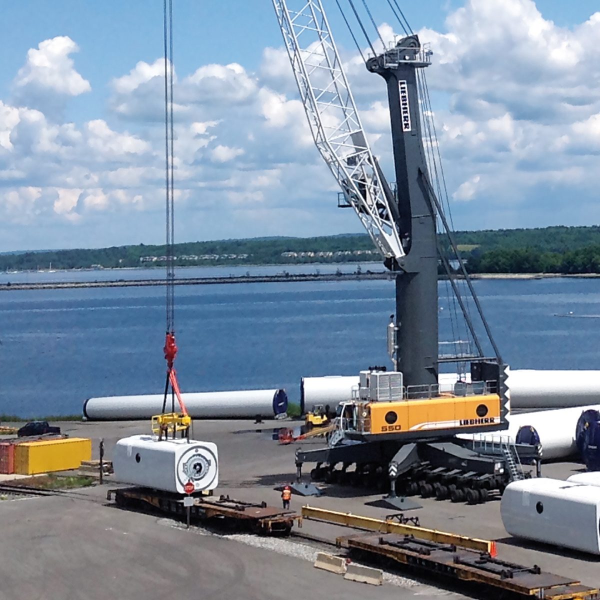 Liebherr Maritime LHM 180t