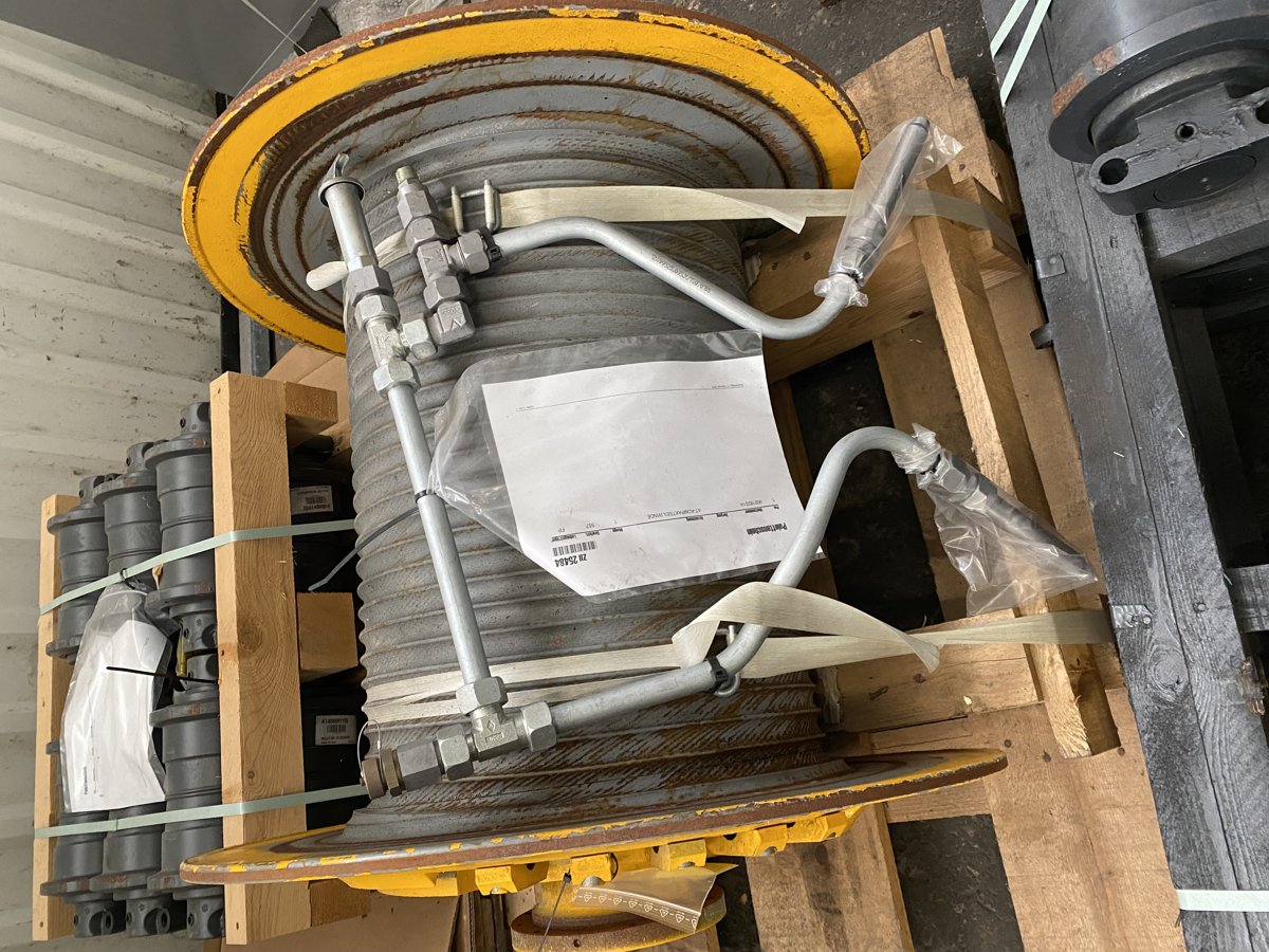 Liebherr-Components Biberach Compact rope winch for load and personnel handling, type LWP1242 6SE 0002