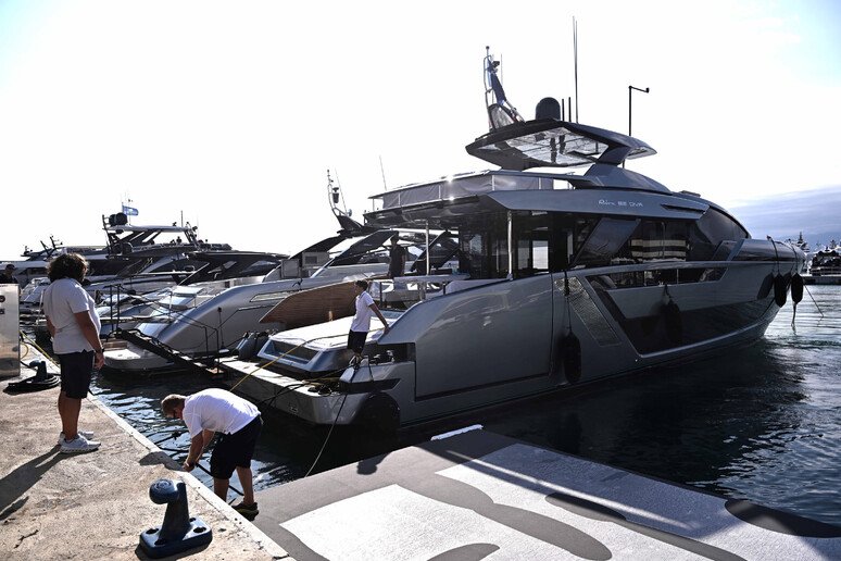 Martin Haake, Boot Bremen Searay DA 280 for Alison Dittmann 4434 San Fernando Lane 75070 McKinney, Texas