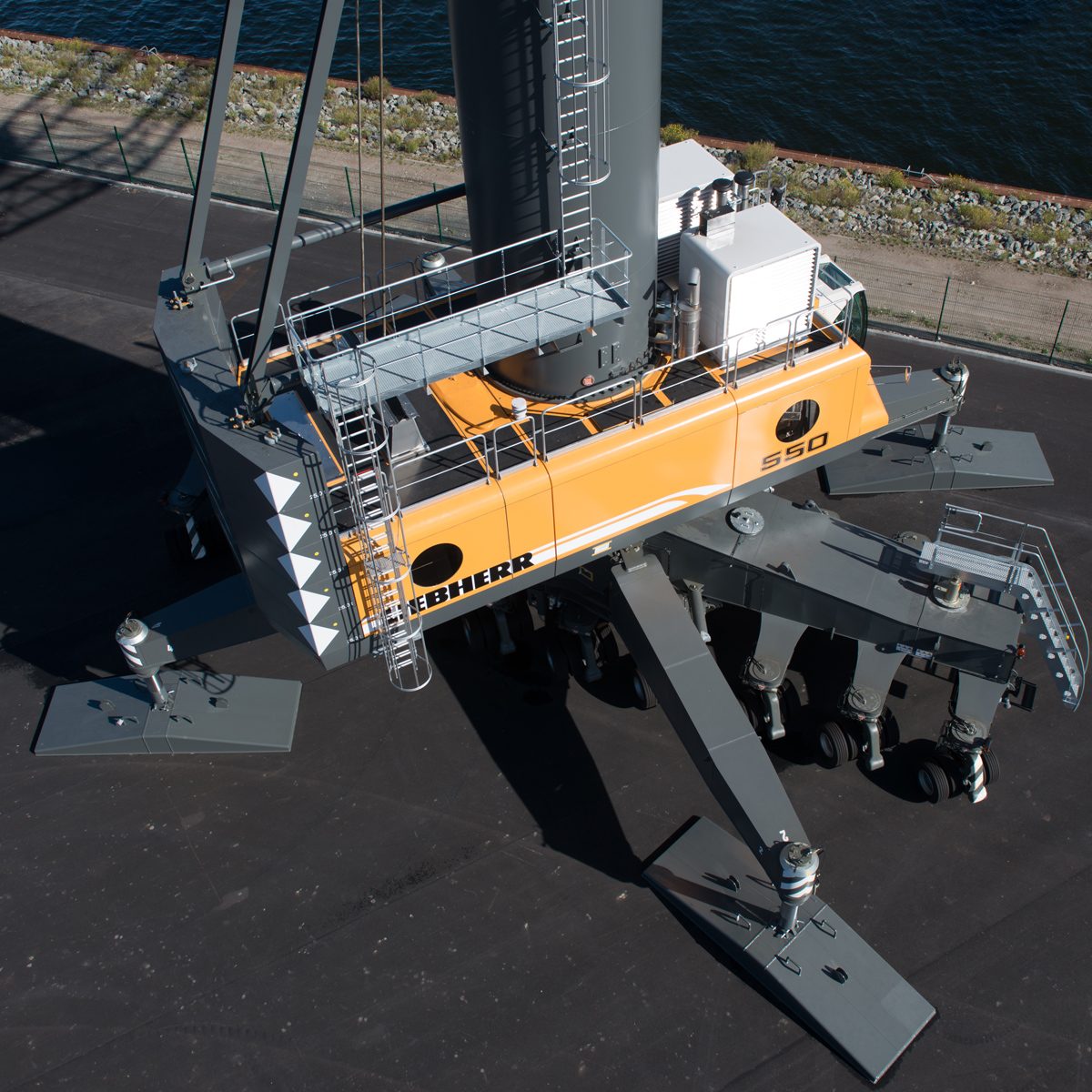 Liebherr Maritime LHM 28t-B