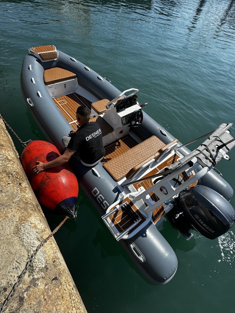 Global Davit Type Rhs.37/4,5 or Rhs.26/5,0 hydraulic slewing rescue boat davit; maximum safe working load 37 kN (3775 kg) for Rhs.37/4,5 or 26 kN (2650 kg) for Rhs.26/5,0.