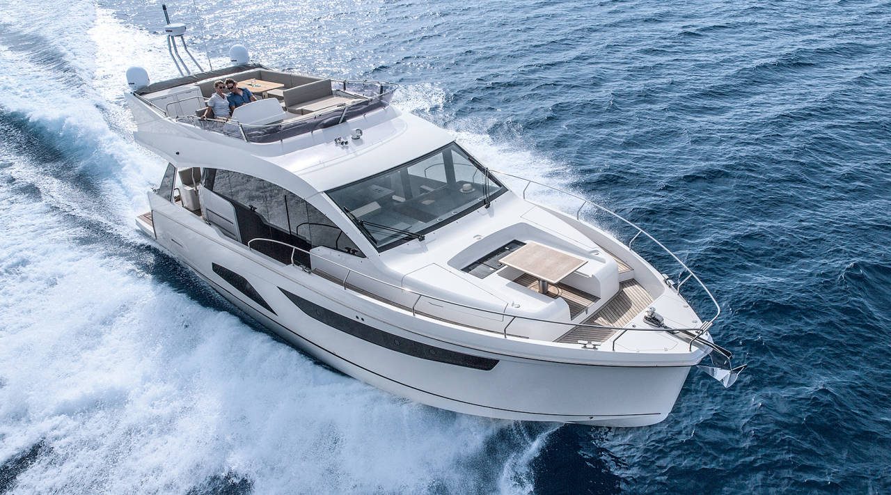 Sealine Yachts F530