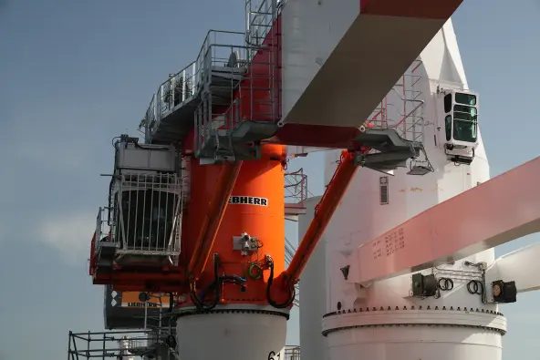 Liebherr Maritime RL 130t-B