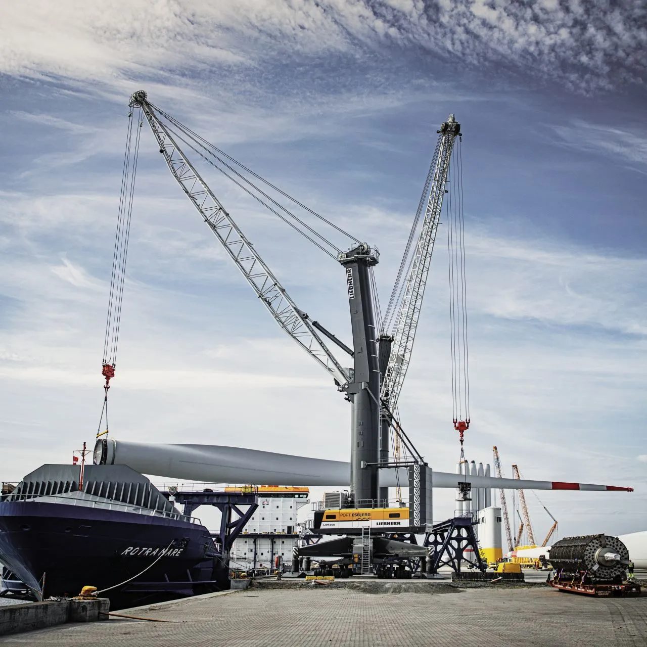 Liebherr Maritime LHM 600 Mobile Harbour Crane