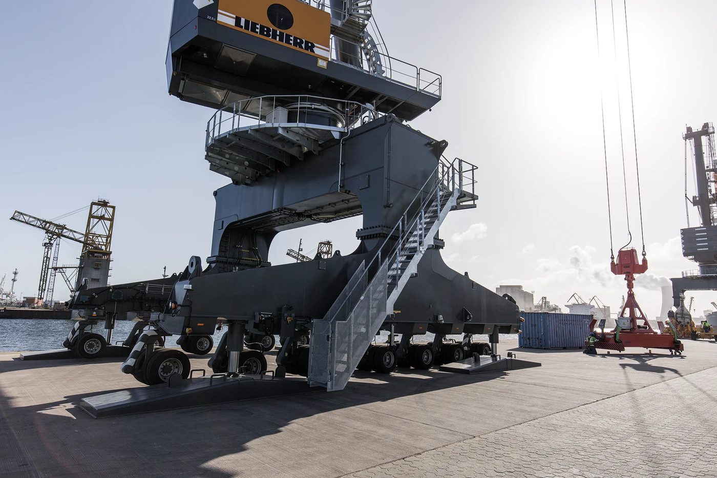 Liebherr Maritime LHM 110t-B