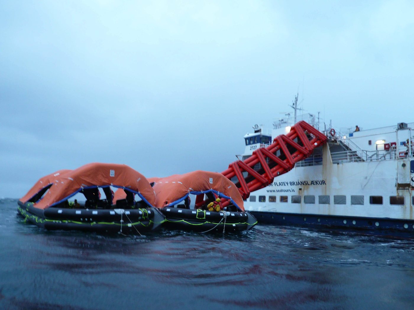 Survitec Group Marine evacuation system using single track slide and open reversible liferafts (ESS ORL 302)