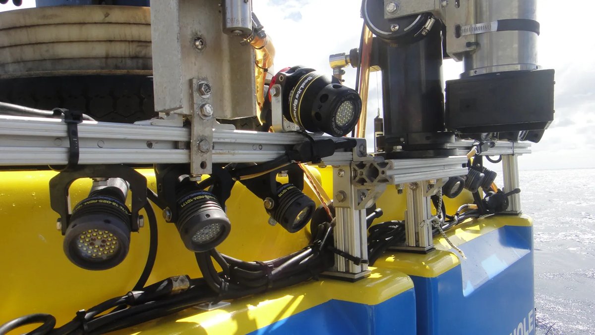 DeepSea Power & Light SLS-6200