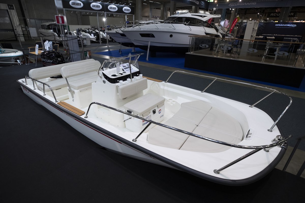 Kindlimann Naval Architecture Boston Whaler 170