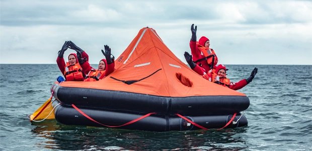 Survitec Group 150 man throw overboard automatically self-righting SOLAS A and B pack inflatable liferaft. / Trademarks: SURVITEC, ENDURA, CREWSAVER, ELLIOT, DSB, SURVITECZODIAC, RFD, SSP, BRUDE, RFD TOYO