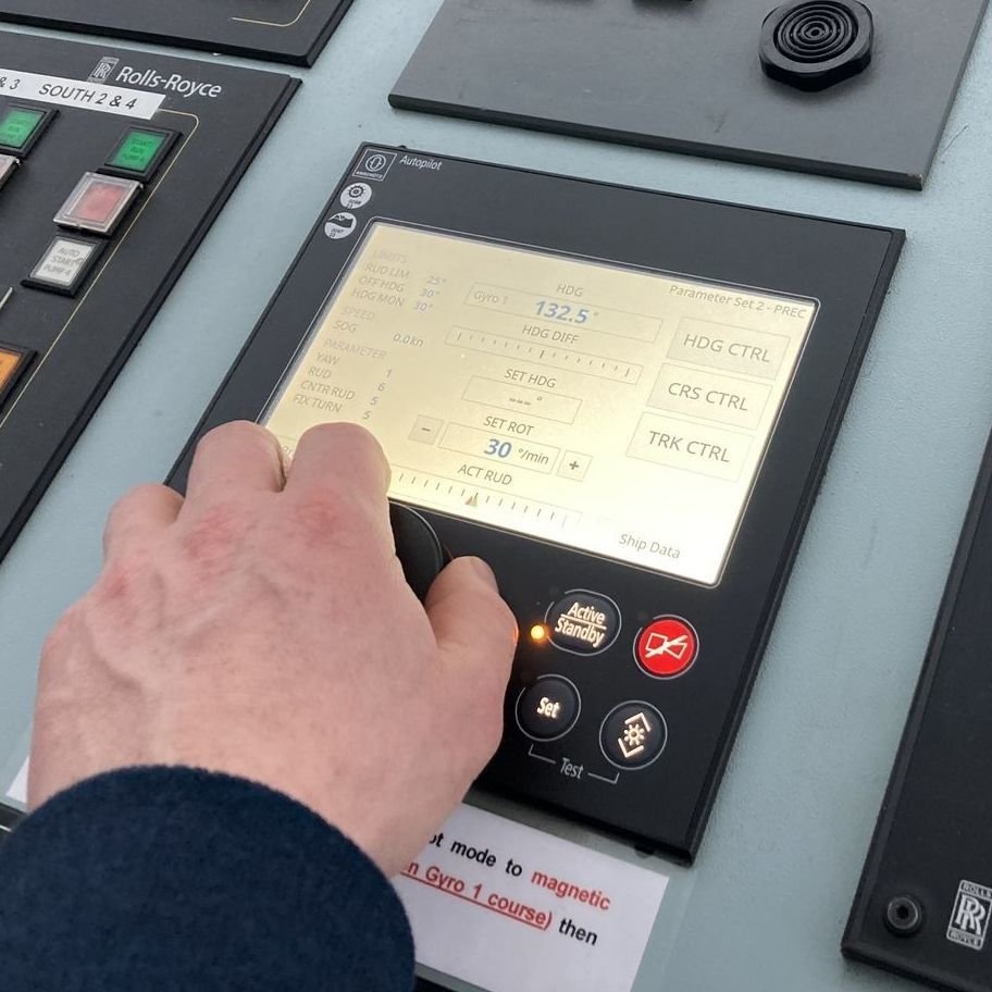 Raytheon Anschütz NautoPilot 5000 VLCC