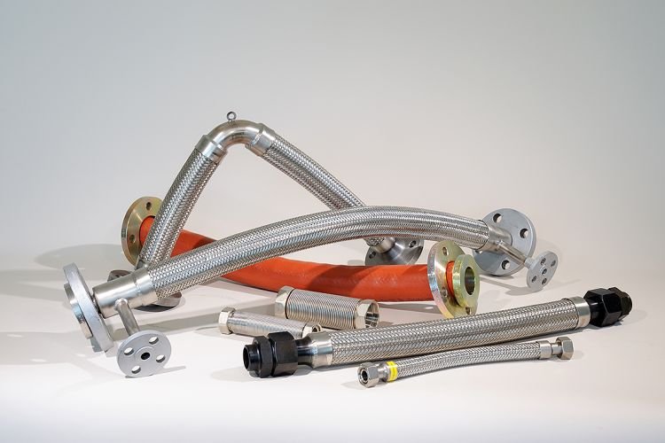HKS GmbH industrieller Hersteller von Kompensatoren und Schläuchen Flame resistant PTFE hose assembly with fire proof sleeves