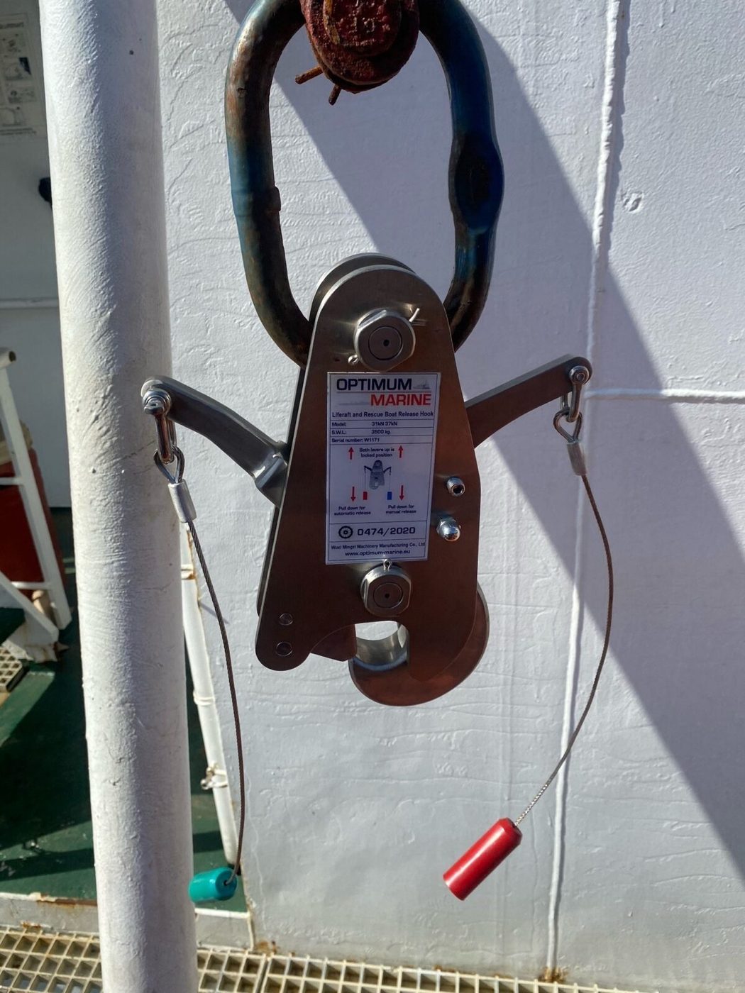 Palfinger Marine Safety Model LHR12 M2 on-load/off-load release mechanism, for use with double-point suspension lifeboats and rescue boats; maximum approved working load is 12,000 kg per hook.