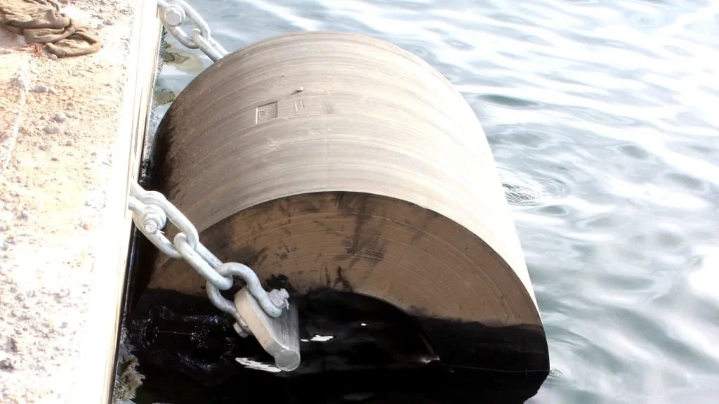 Trelleborg Marine Engineering CF (Cylindrical Fender)