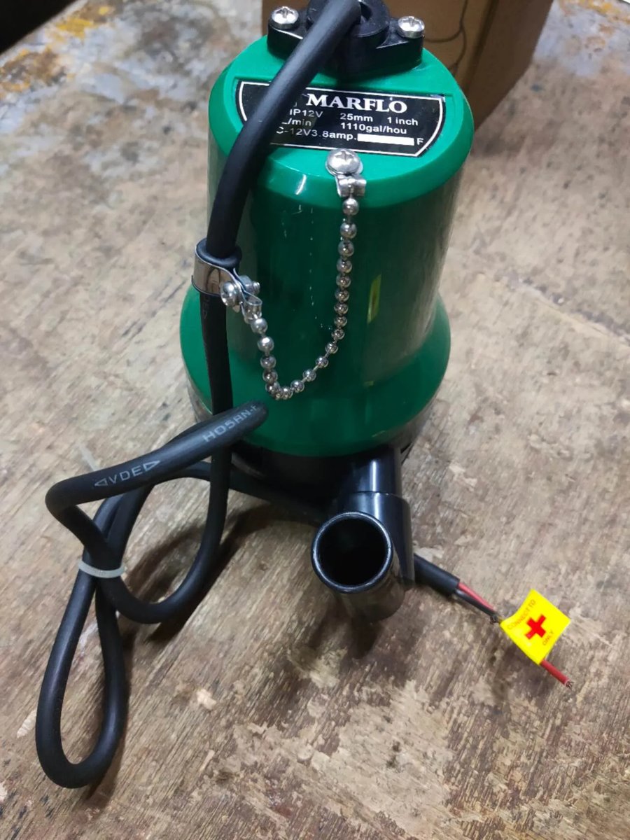 Johnson Pump Cartridge Submersible Bilge Pump 750 GPH 12V