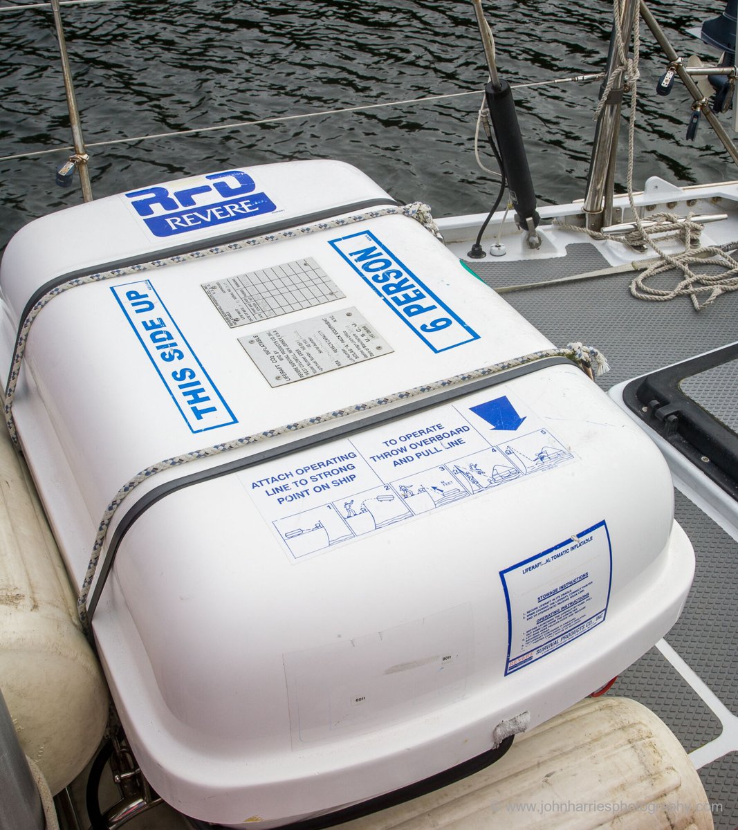 Survitec Group Automatically self-righting liferafts: inflatable -35 persons throw-over/roll-over canopied inflatable automatically self-righting liferaft packages for extended service intervals (RFD Endura R 35 SR TO (also known as SURVITEC ESR, DSB LR97E, SURVITEC ZODIAC EPS, CREWSAVER ESR, ELLIOT ESR).)