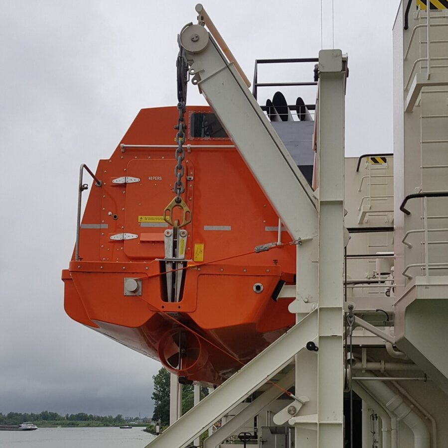 Global Davit Type Lms.23,2/3,6 liferaft launching davit; maximum safe working load 23.2 kN.