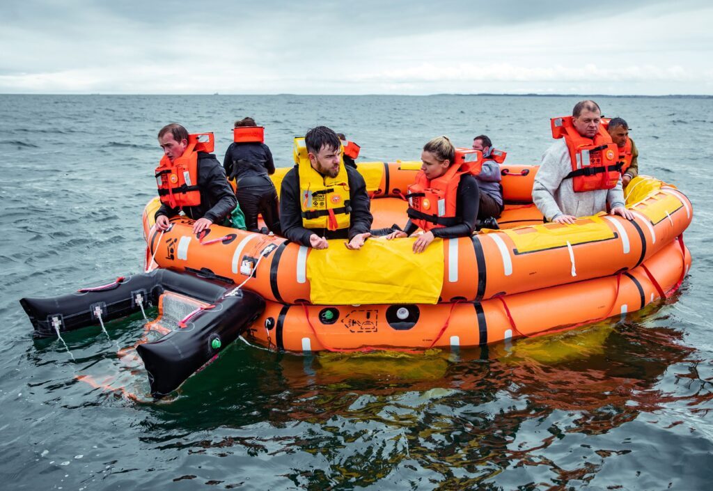 Survitec Group 20 man Open Reversible Inflatable Liferaft - HSC pack - TYPE ORIL HSC R 20 / Trademarks: SURVITEC, ENDURA, CREWSAVER, ELLIOT, DSB, SURVITECZODIAC, RFD, SSP, BRUDE, RFD TOYO