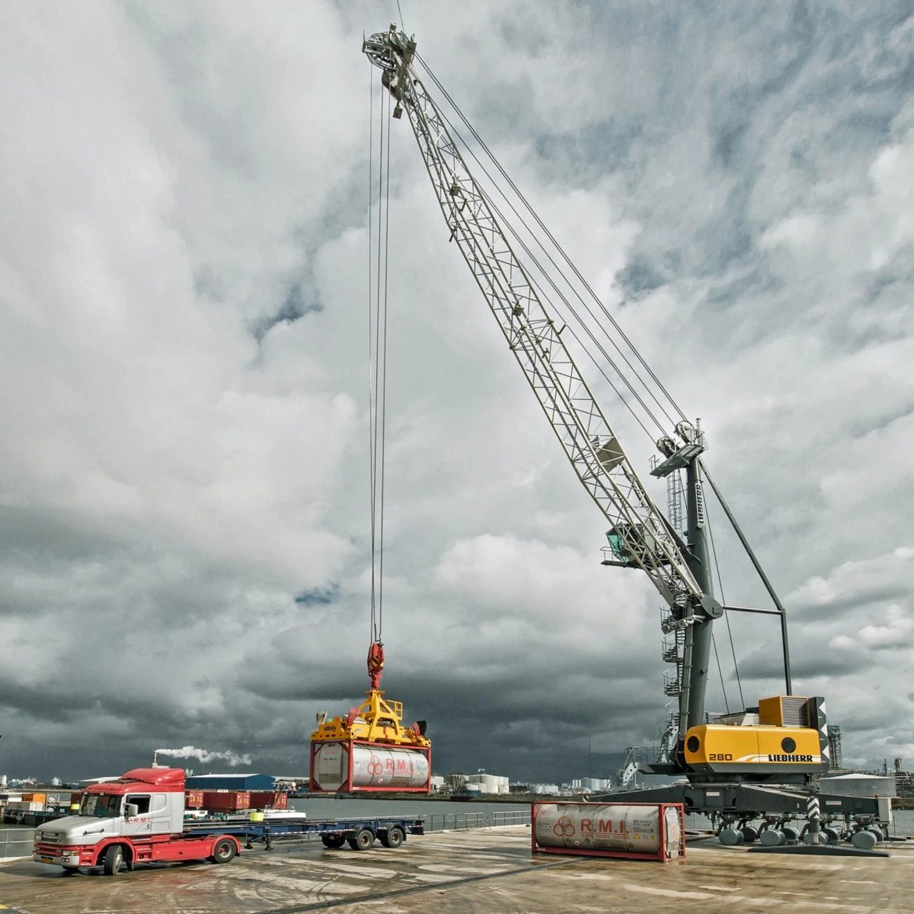 Liebherr Maritime LHM 280t