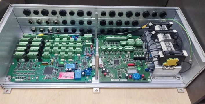 Raytheon Anschütz Type 138-118 (Distribution Unit)