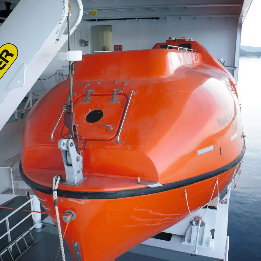 Hatecke Davit launched, partially enclosed lifeboat PEL 150 / PEL 150R, optional with rescue boat function