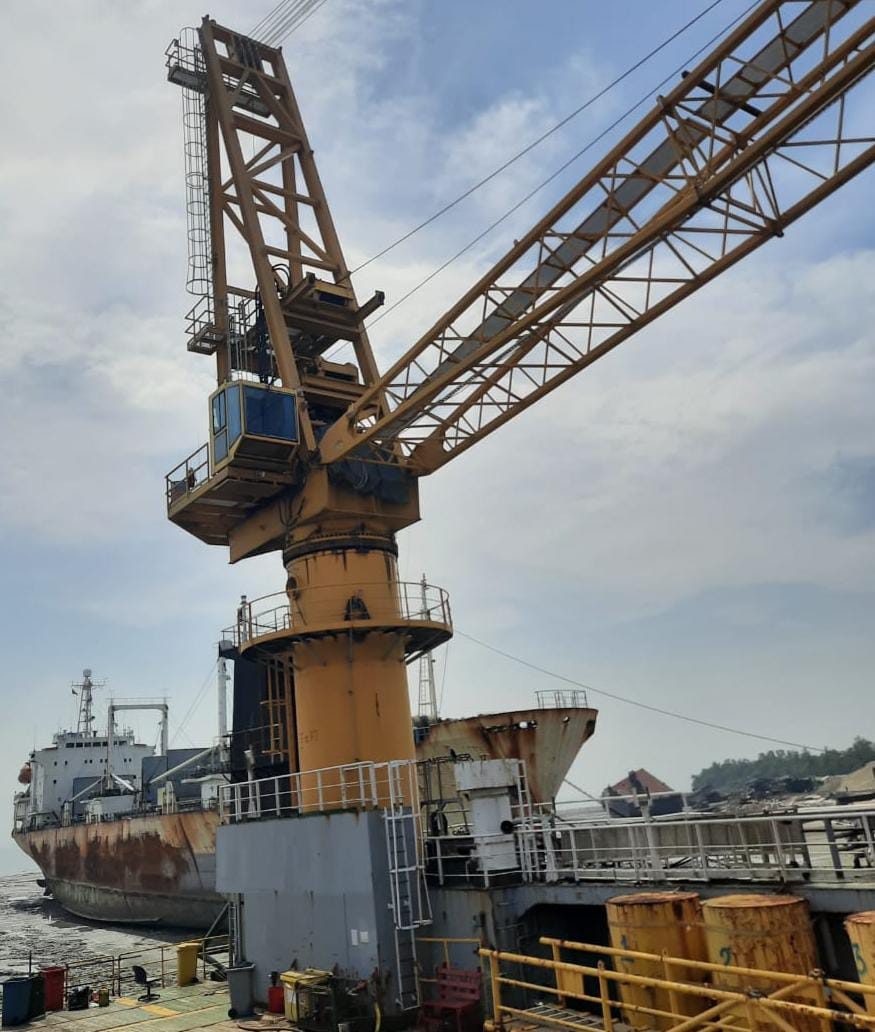 NOV HMC 4500 Pedestal Crane