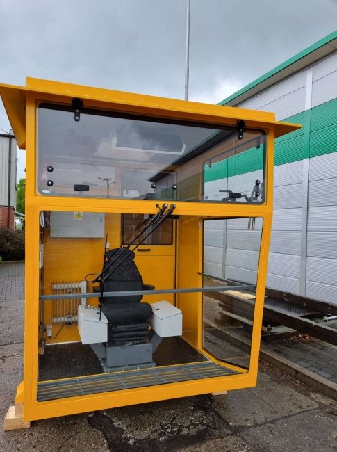R & M International Integrated cabin / service door - Type IKT / IST