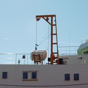 JUNG-A Marine Life raft davit & winch Serial Number: 130035/130036