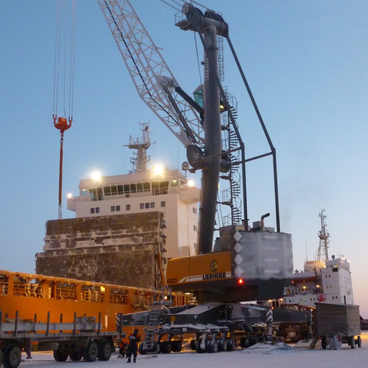 Liebherr Maritime LHM 420 Mobile Harbour Crane