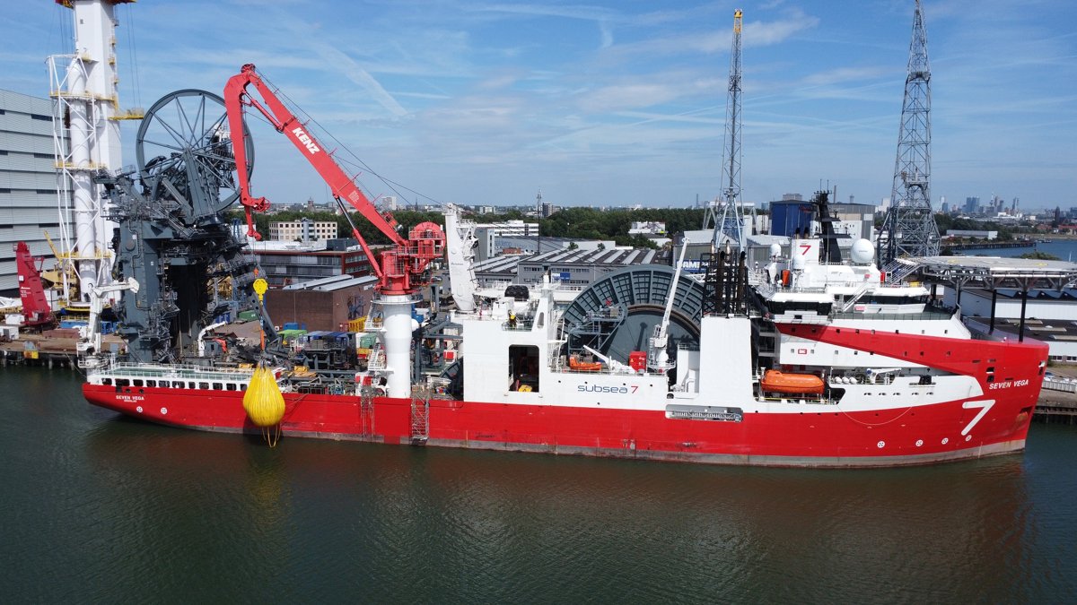 Kenz Figee KenzFigee Offshore Pedestal Crane 10t