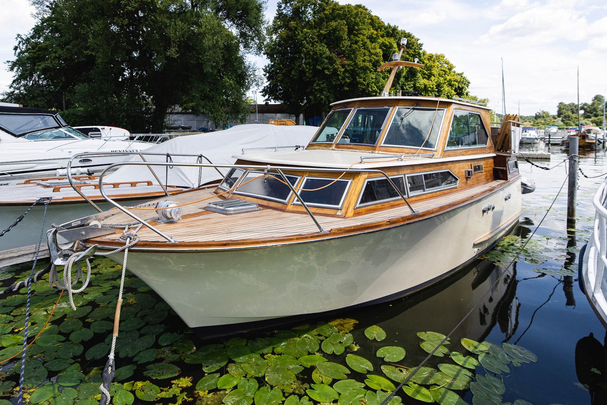 Boot Bremen GbR 330 SE
