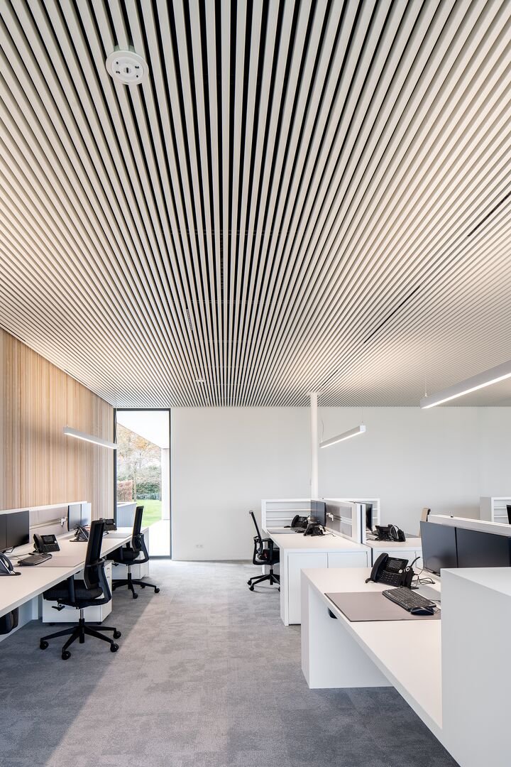 Hunter Douglas Europe Luxalon Metal Ceilings (black), plain