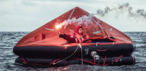 Survitec Group 25 man davit-launched self-righting SOLAS A and B pack inflatable liferaft. / Trademarks: SURVITEC, ENDURA, CREWSAVER, ELLIOT, DSB, SURVITECZODIAC, RFD, SSP, BRUDE, RFD TOYO