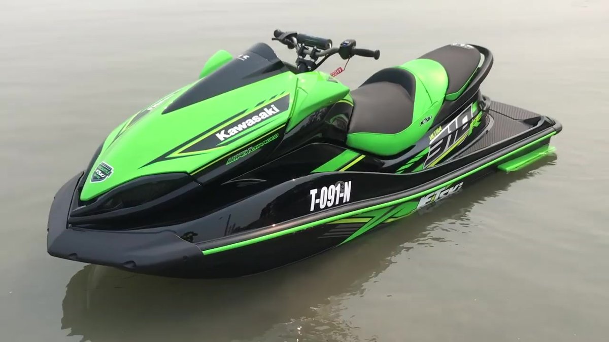 Ivanics Kft. Kawasaki Ultra 310r