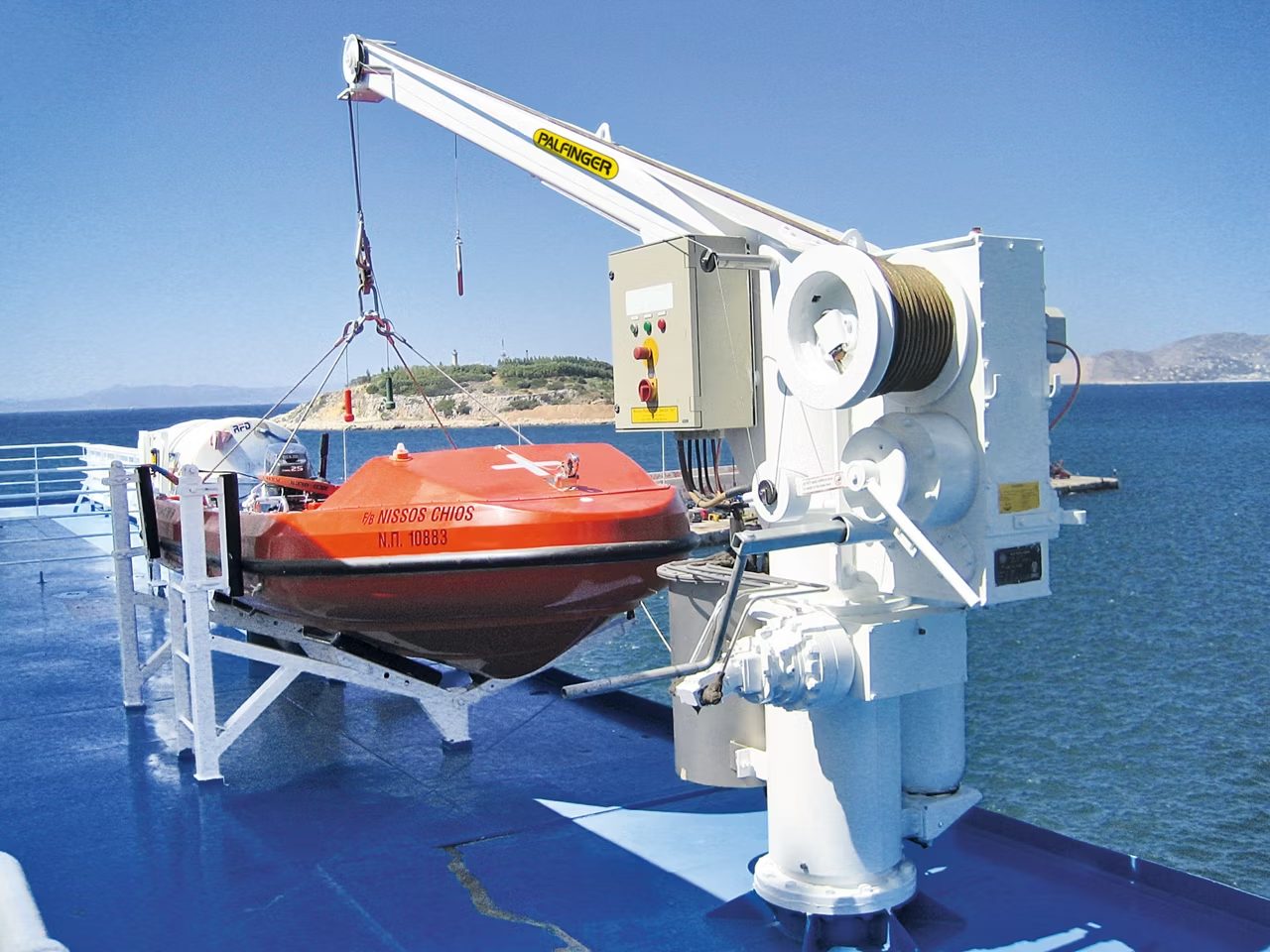 Palfinger Marine Safety Type SCH 21/14-4.5 liferaft/rescue boat davit; maximum safe working load 23 kN (2344 kg) for handling a life raft, and 14 kN (1427 kg) for handling a rescue boat.