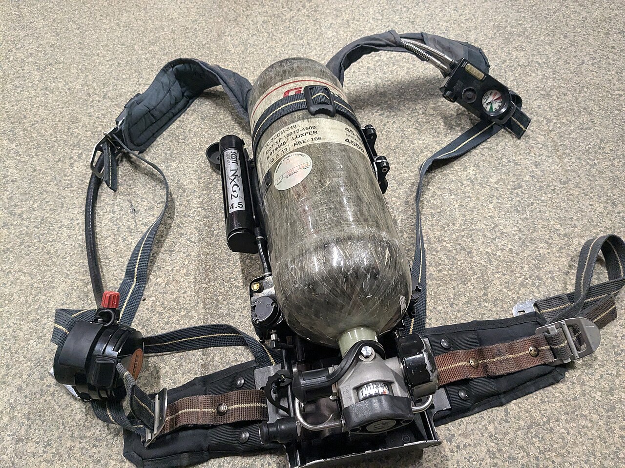 Self-contained breathing apparatus